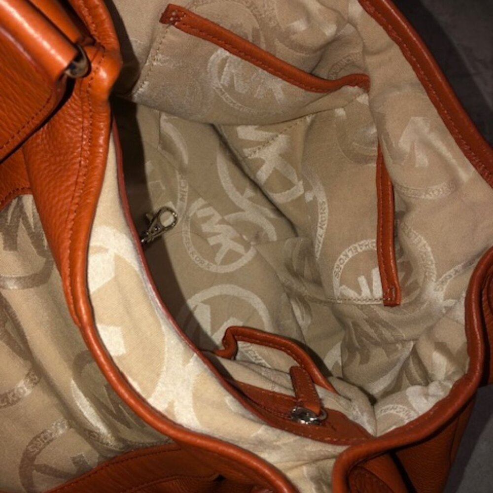 Michael Kors Leather Hobo Bag EUC - Picture 12 of 16